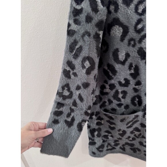 NEW Animal Print Cardigan Size Small Thick Fuzzy Cozy Urban Pockets CYRUS - Picture 3 of 7